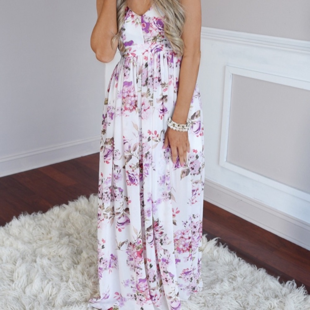 💜NWT Gorgeous Floral Maxi Dress